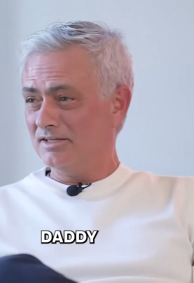 <strong>جوزيه مورينيو المدير الفني لفريق بنفيكا البرتغالي خلال مقابلته مع </strong><span style=