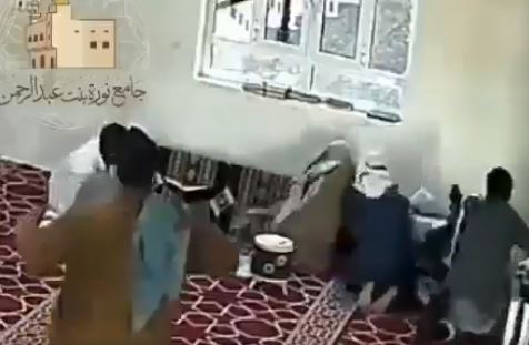 وفاة محفظ قرآن يمني أثناء تحفيظ الطلاب داخل المسجد