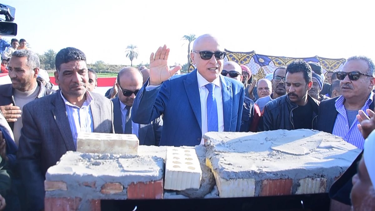 محافظ الأقصر يفتتح مشروعات تنموية بالبر الغربي