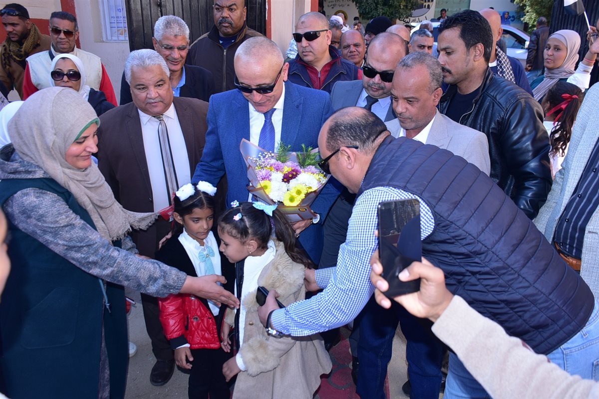 محافظ الأقصر يفتتح مشروعات تنموية بالبر الغربي