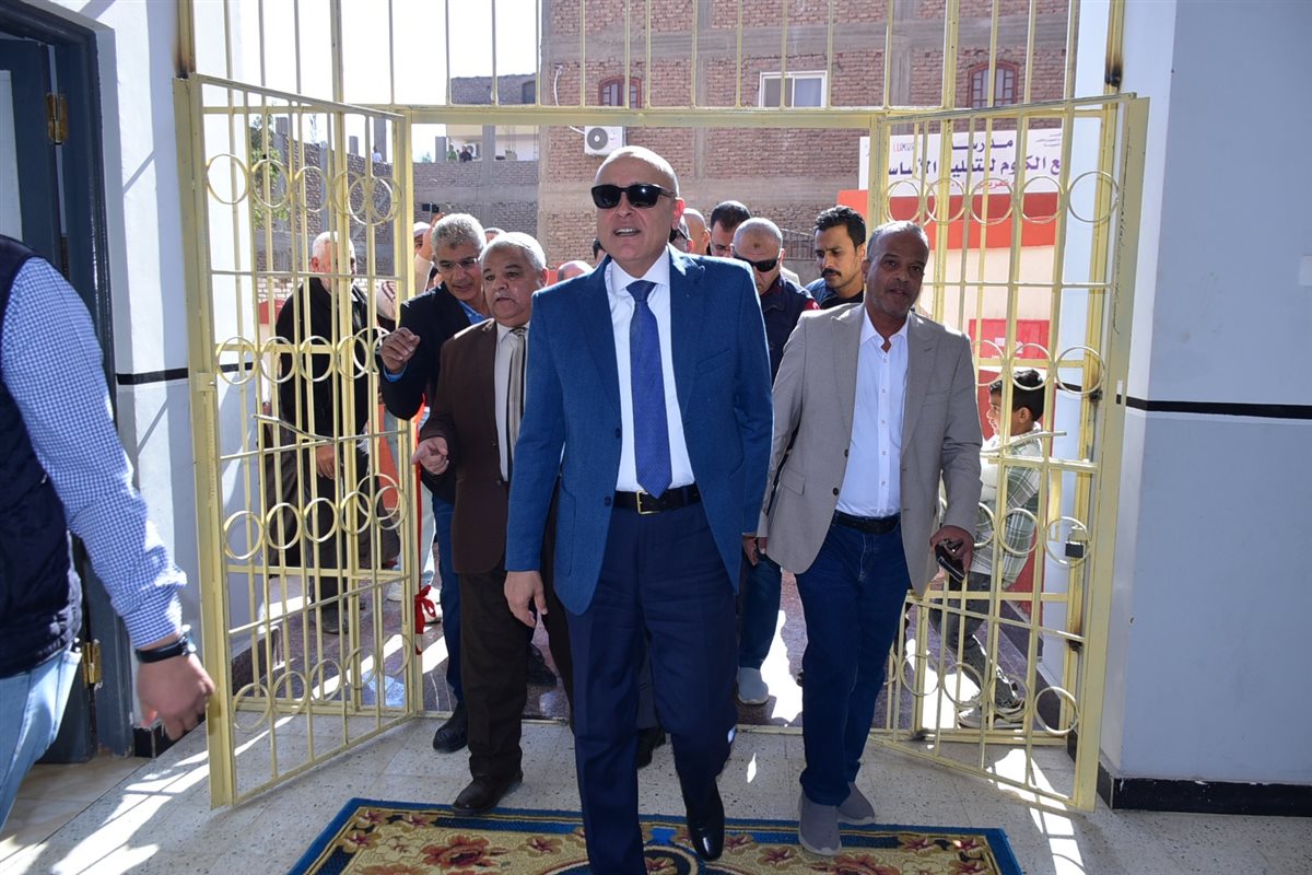 محافظ الأقصر يفتتح مشروعات تنموية بالبر الغربي