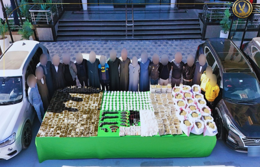 مصرع عنصر إجرامي والقبض على باقي التشكيل بحوزتهم مخدرات بـ 75 مليون جنيه