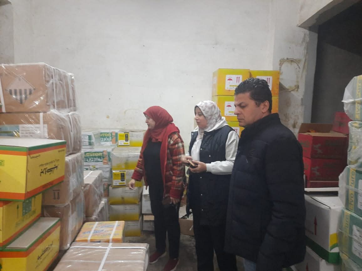 ضبط مخزن لمقرمشات مجهولة المصدر وآخر لأسمدة منتهية الصلاحية وحبوب الغلة المميتة بالمنوفية