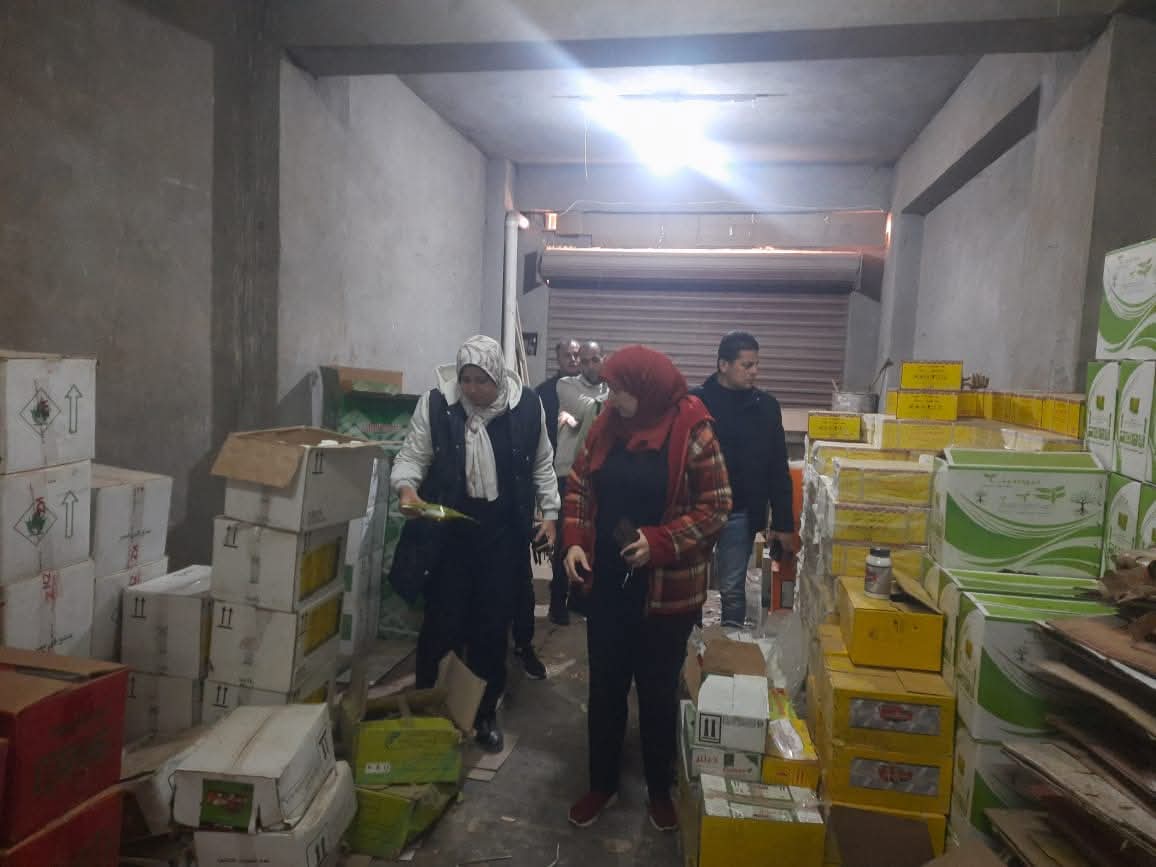 ضبط مخزن لمقرمشات مجهولة المصدر وآخر لأسمدة منتهية الصلاحية وحبوب الغلة المميتة بالمنوفية