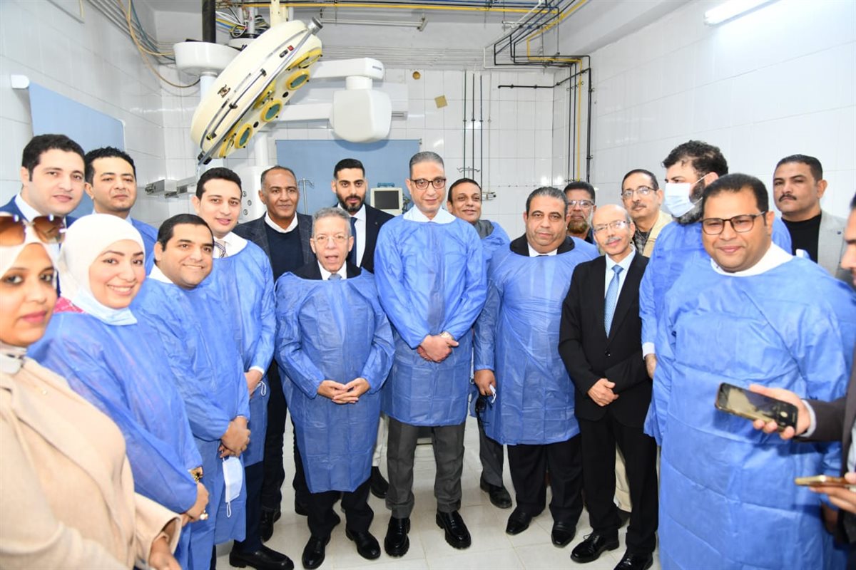 محافظ الفيوم ونقيب أطباء مصر يتفقدان وحدة المخ والأعصاب الجديدة بمستشفى سنورس المركزي