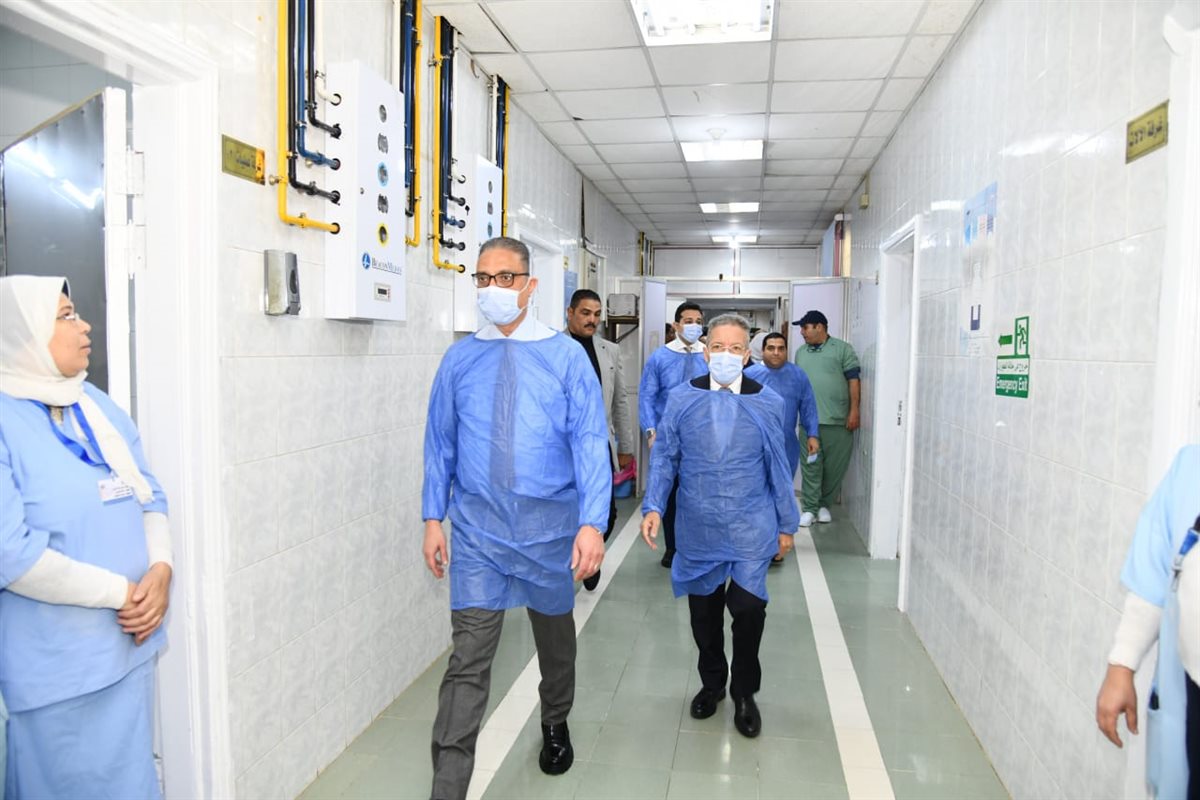 محافظ الفيوم ونقيب أطباء مصر يتفقدان وحدة المخ والأعصاب الجديدة بمستشفى سنورس المركزي