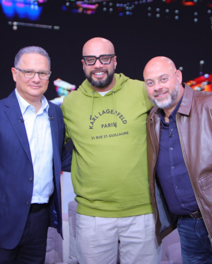 لقطات من كواليس حلقة حاتم صلاح ومعتز التوني ببرنامج يحدث في مصر