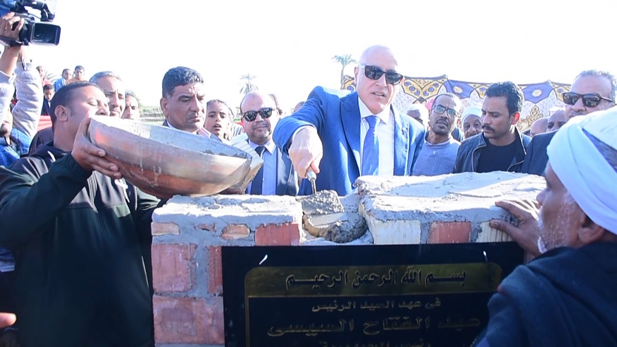 محافظ الأقصر يفتتح مشروعات تنموية