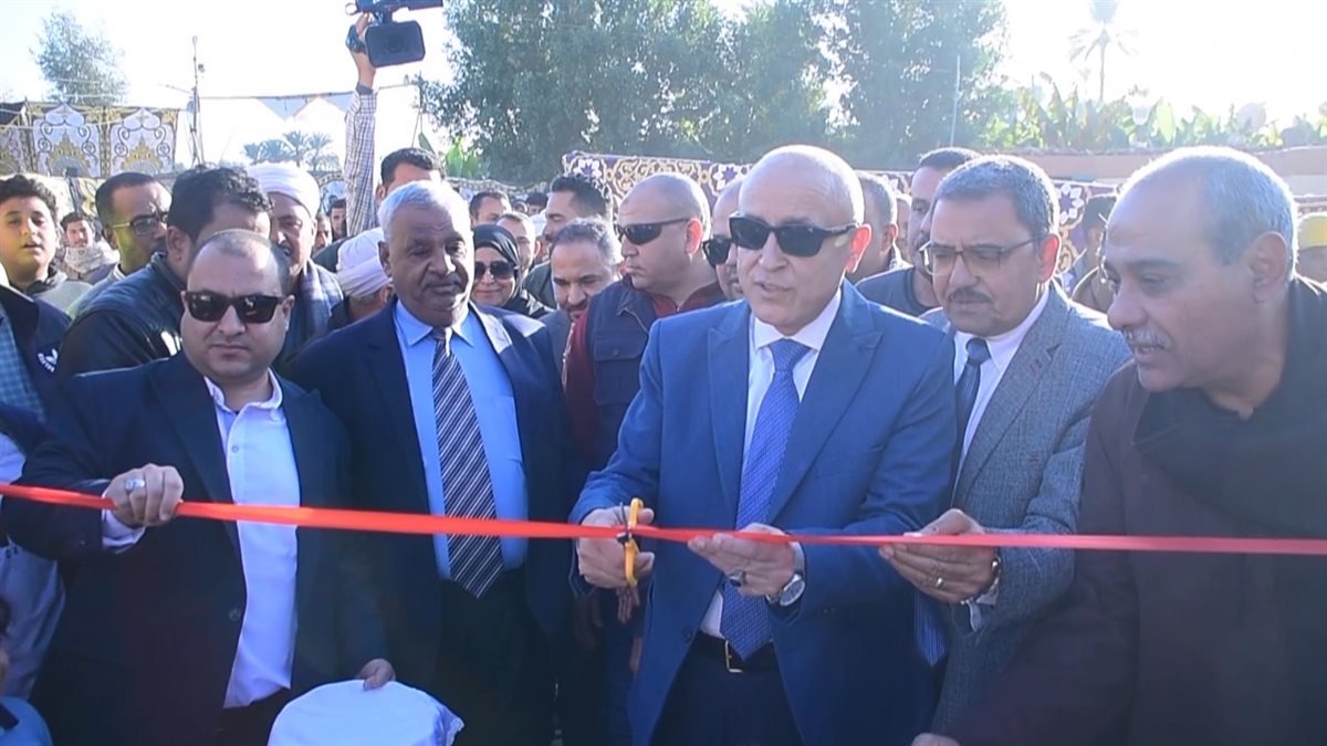 محافظ الأقصر يفتتح مشروعات تنموية