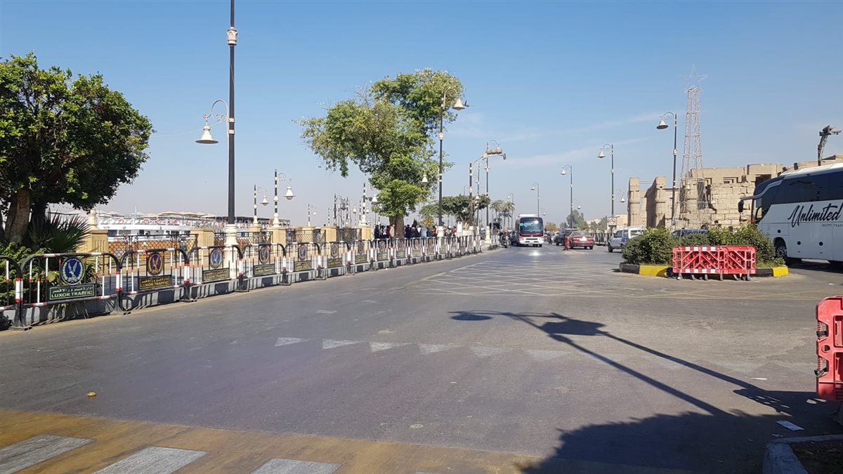 حواجز حديدية بطول الكورنيش لتأمين إحتفالات العام الجديد