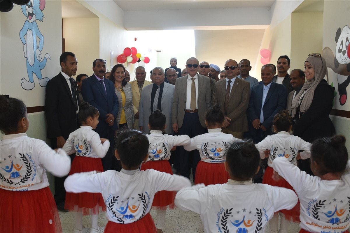 محافظ الأقصر يفتتح مشروعات تنموية