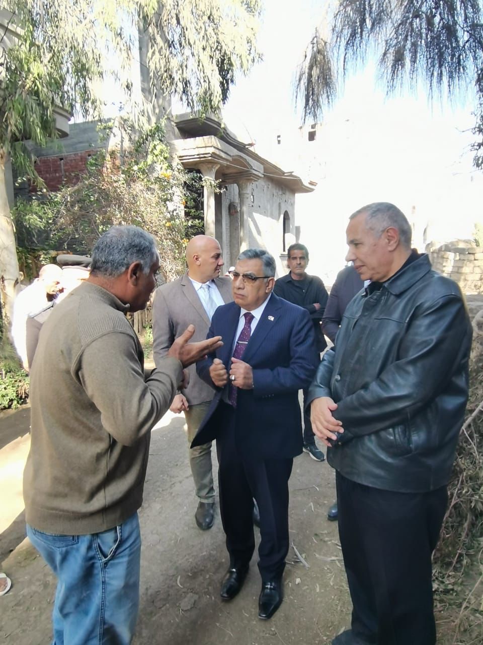 جانب من زيارة المحافظ