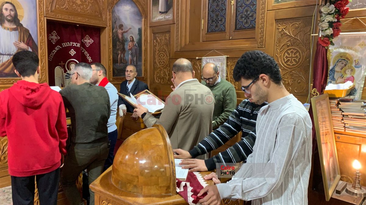 أقباط بورسعيد يؤدون صلوات قداس رأس السنة بكنيسة الأنبا بيشوي 