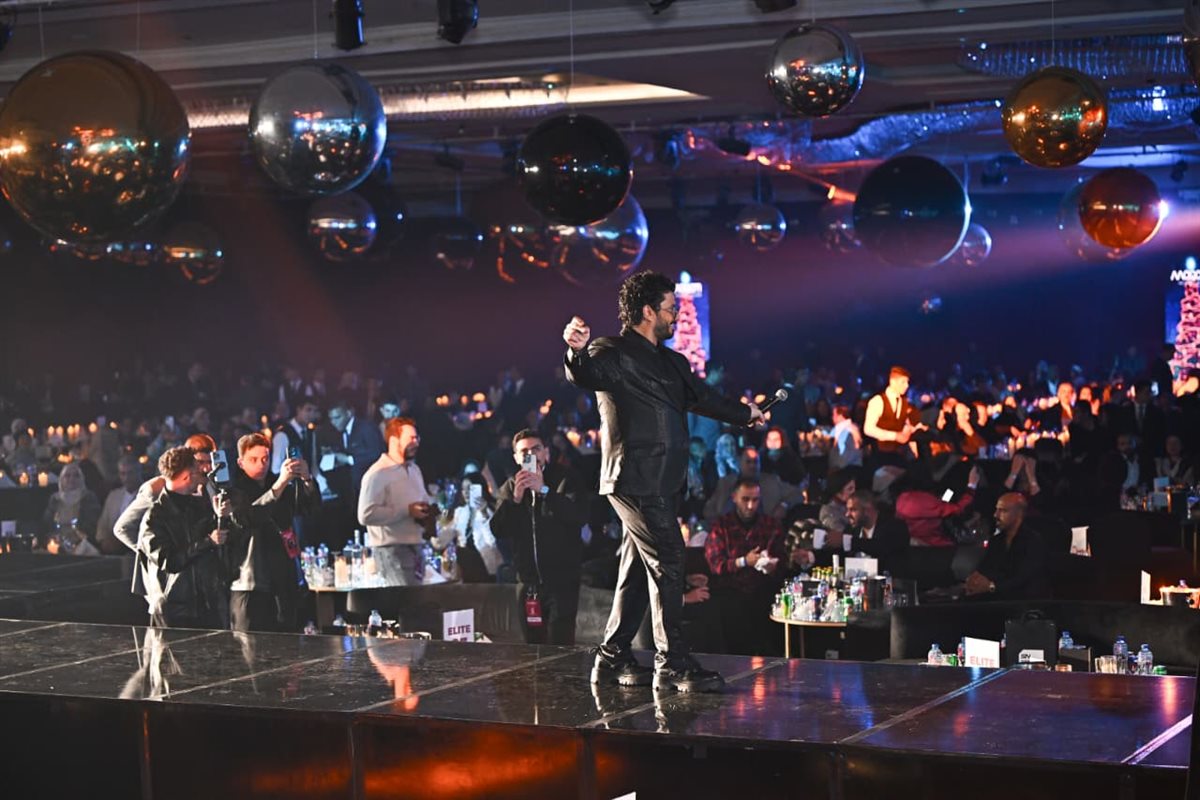 برعاية القاهرة 24.. مصطفى حجاج يتألق في حفل رأس السنة بنتظيم وليد منصور