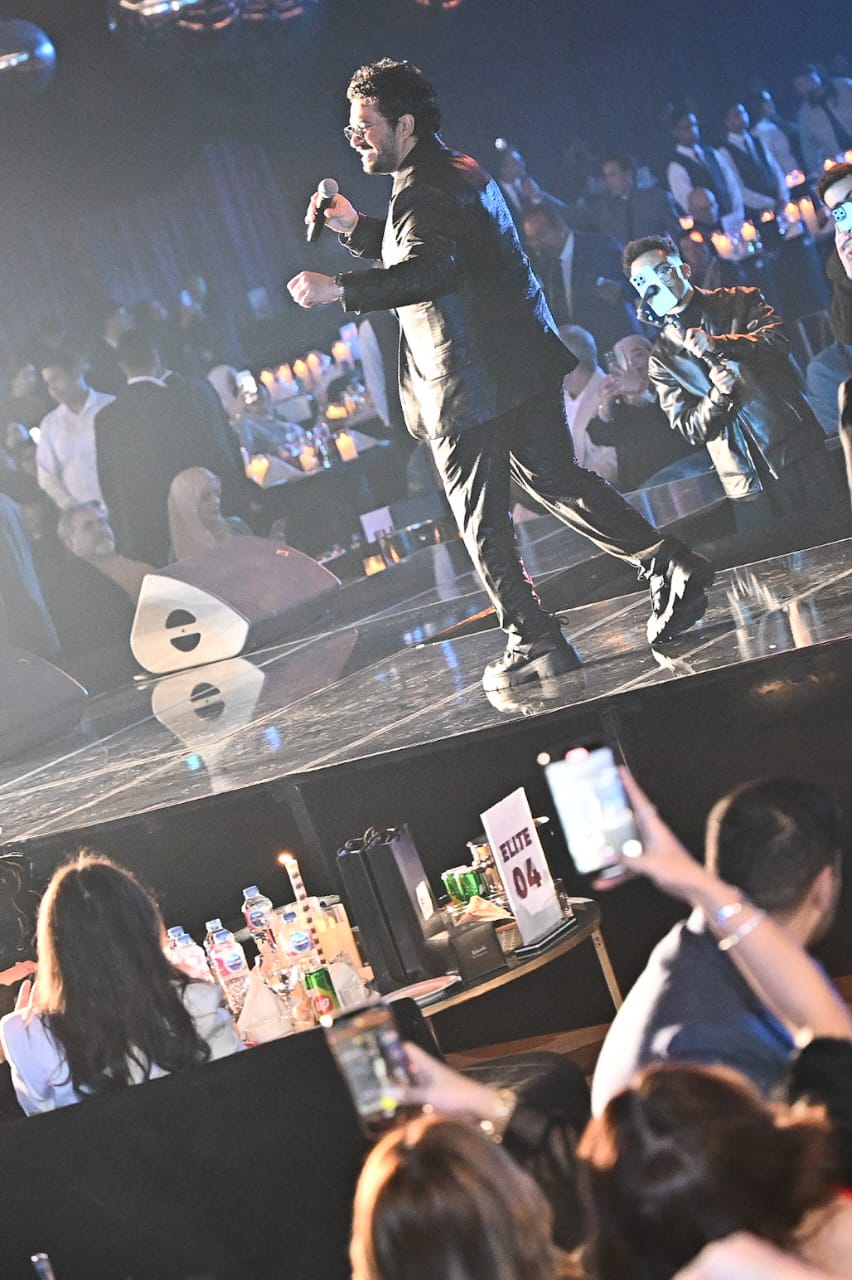 برعاية القاهرة 24.. مصطفى حجاج يتألق في حفل رأس السنة بنتظيم وليد منصور