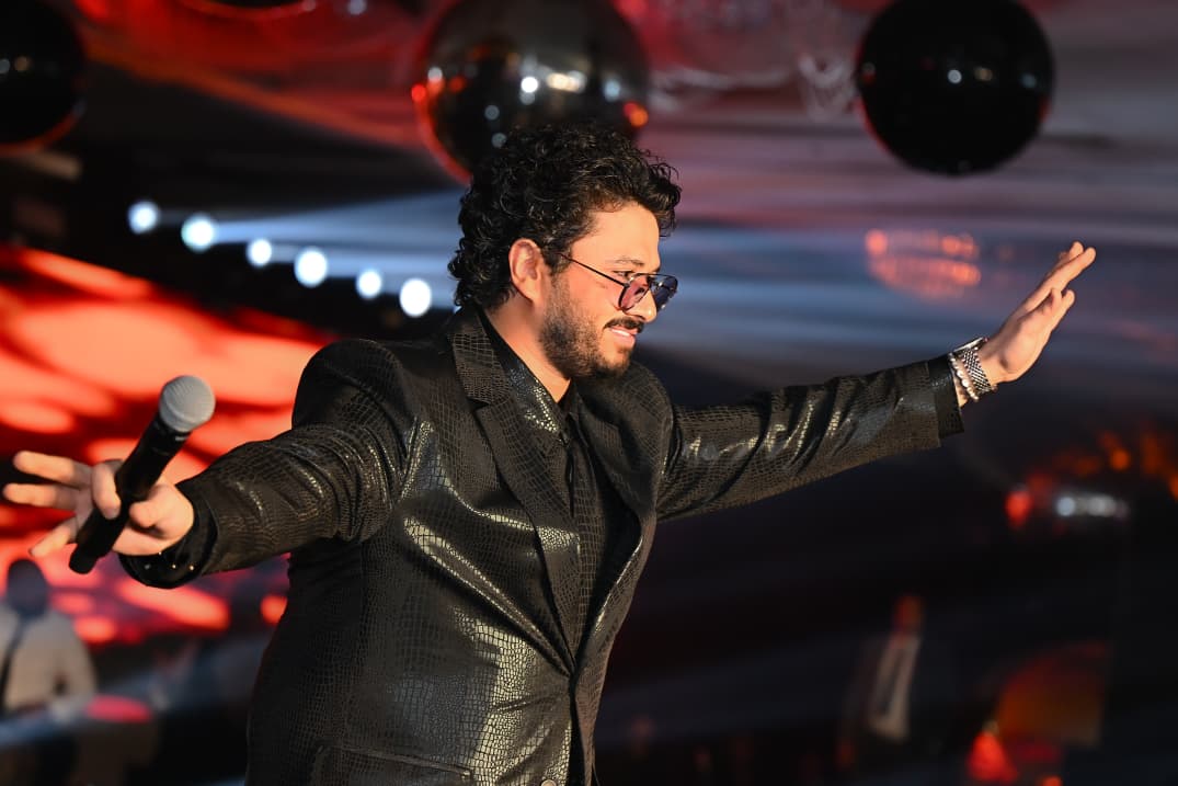 برعاية القاهرة 24.. مصطفى حجاج يتألق في حفل رأس السنة بنتظيم وليد منصور