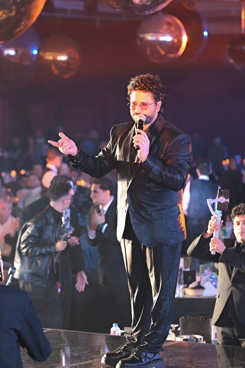 برعاية القاهرة 24.. مصطفى حجاج يتألق في حفل رأس السنة بنتظيم وليد منصور