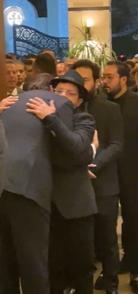 أبرز الحضور في عزاء والدة هاني رمزي