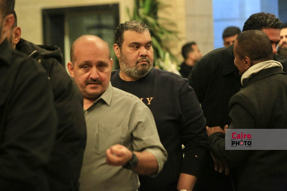 أبرزهم صلاح عبد الله وإلهام شاهين وماجد المصري.. لقطات لنجوم الفن في عزاء والدة هاني رمزي