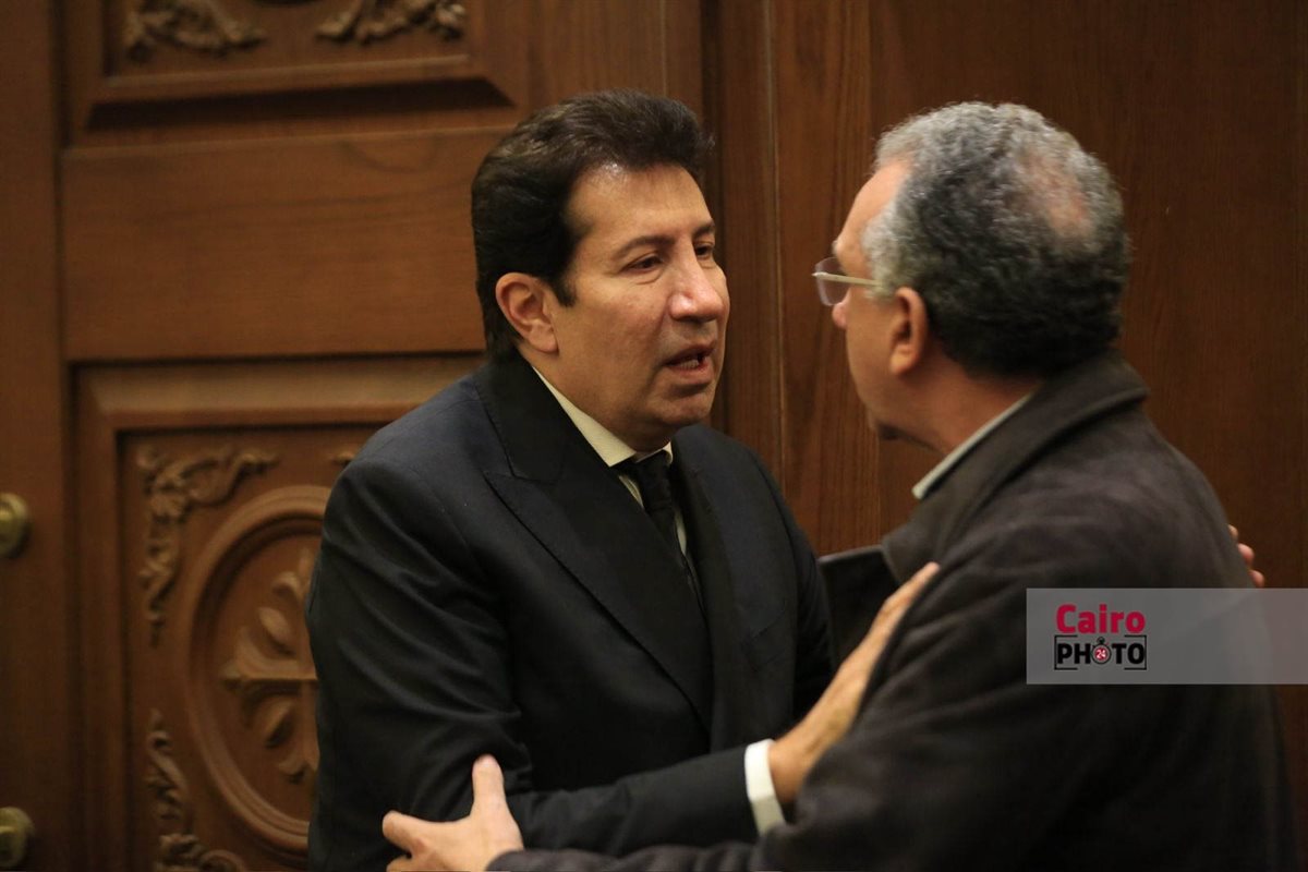 أبرزهم صلاح عبد الله وإلهام شاهين وماجد المصري.. لقطات لنجوم الفن في عزاء والدة هاني رمزي