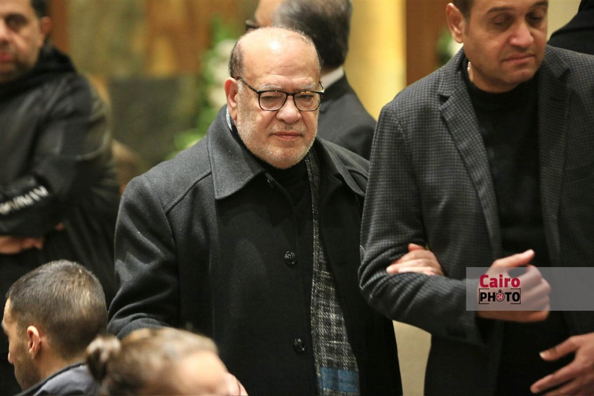 أبرزهم صلاح عبد الله وإلهام شاهين وماجد المصري.. لقطات لنجوم الفن في عزاء والدة هاني رمزي