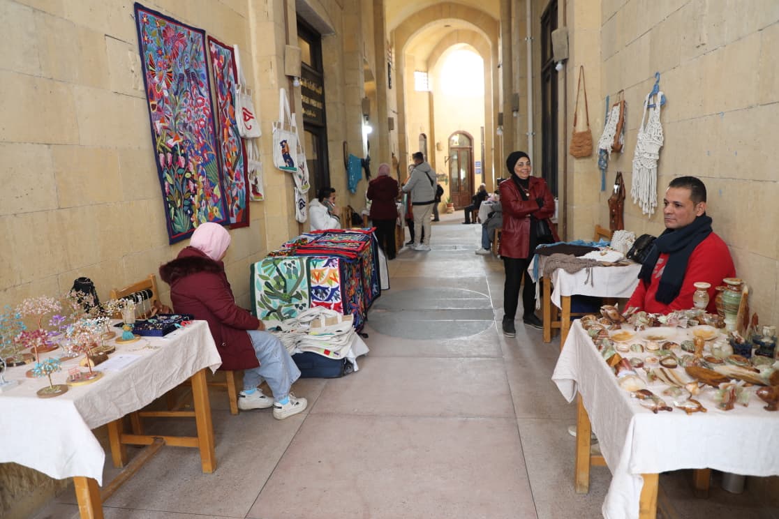 محافظ القاهرة يفتتح معرضًا للحرف التراثية واليدوية بسوق الفسطاط بحى مصر القديمة