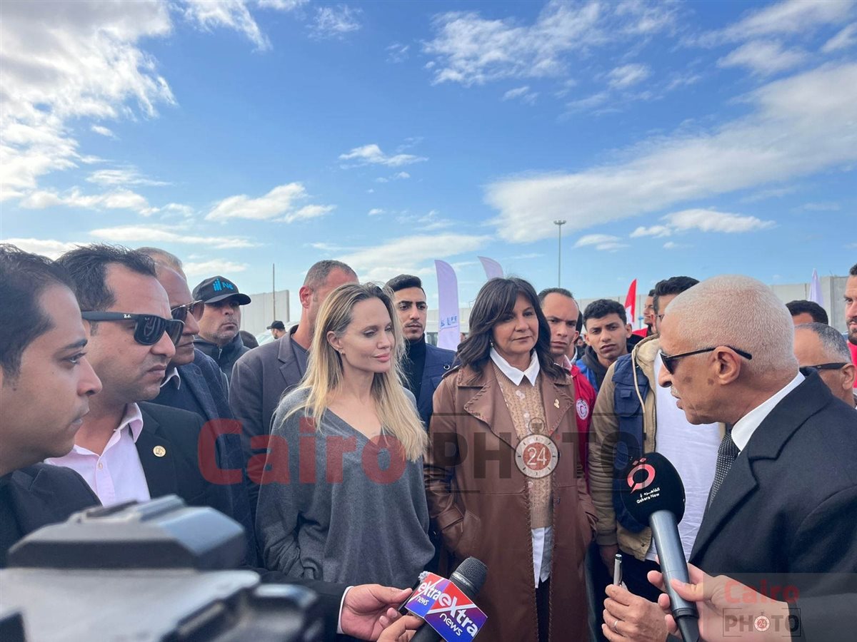 وصول أنجلينا جولي ووفد الخارجية الأمريكية لمعبر رفح