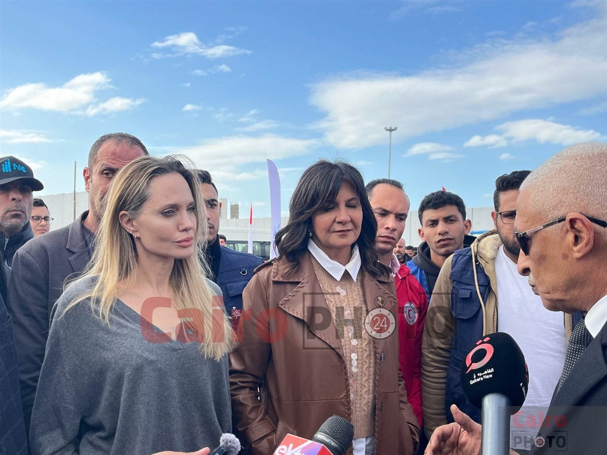 وصول أنجلينا جولي ووفد الخارجية الأمريكية لمعبر رفح