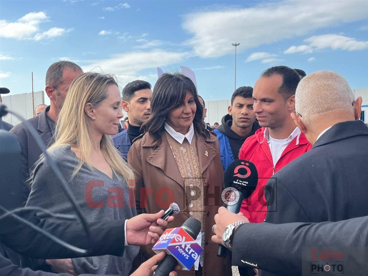 وصول أنجلينا جولي ووفد الخارجية الأمريكية لمعبر رفح