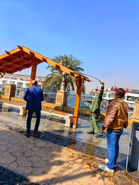 غسل شوارع الأقصر إستعدادا لإستقبال رئيس الوزراء