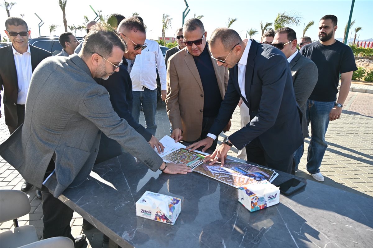 محافظ جنوب سيناء يتفقد أعمال سانتيرا السياحية بشرم الشيخ 