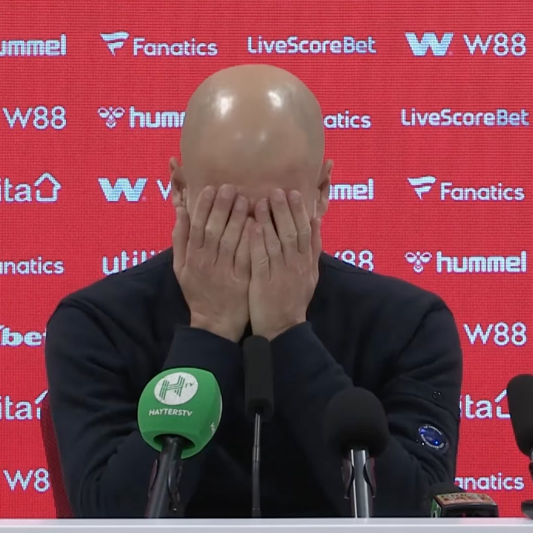 بيب جوارديولا المدير الفني لفريق مانشستر سيتي