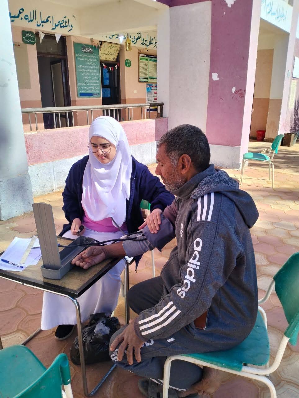 فرق التامين الطبية امام لجان الوادى الجديد