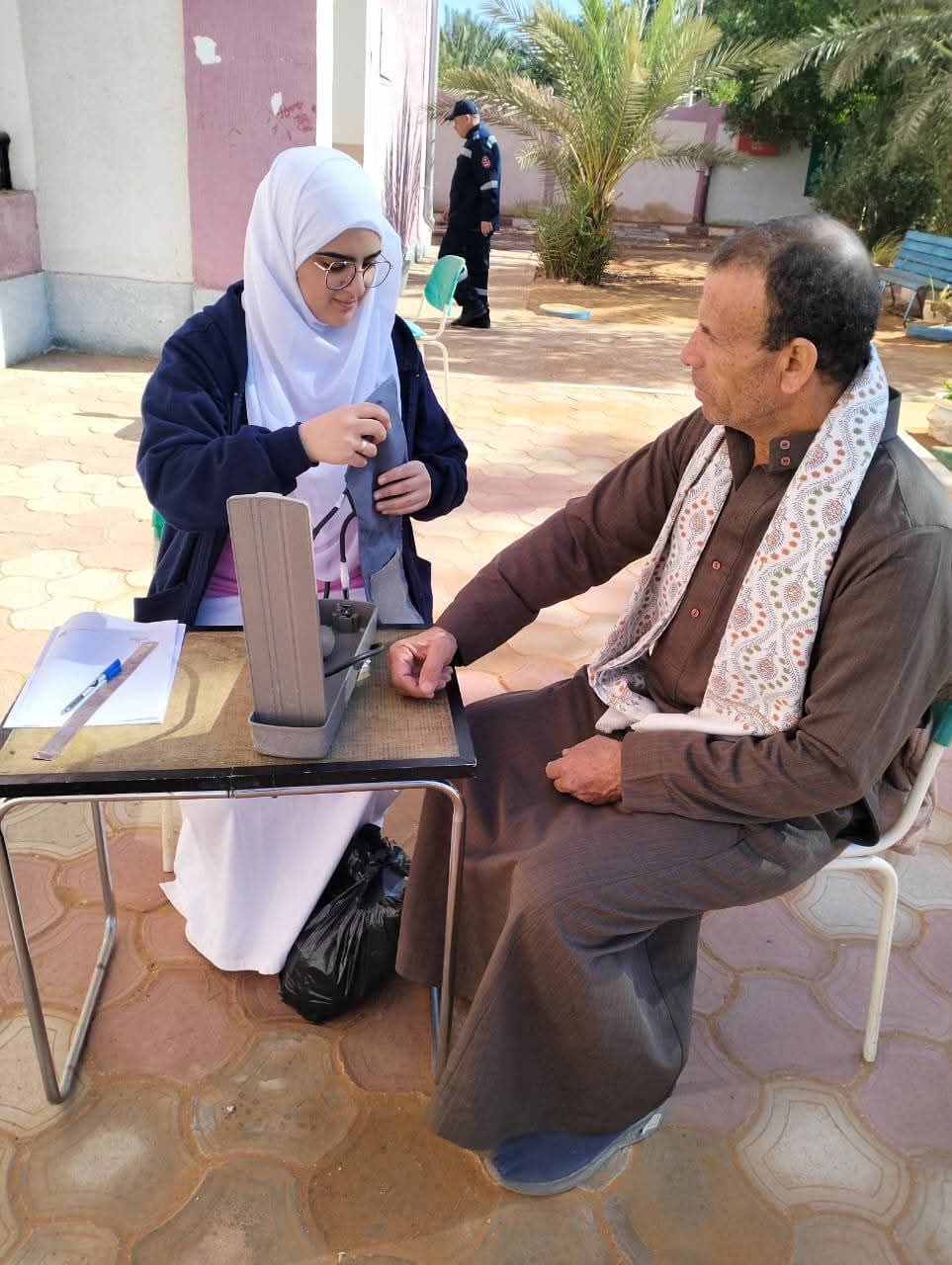 فرق التامين الطبية امام لجان الوادى الجديد