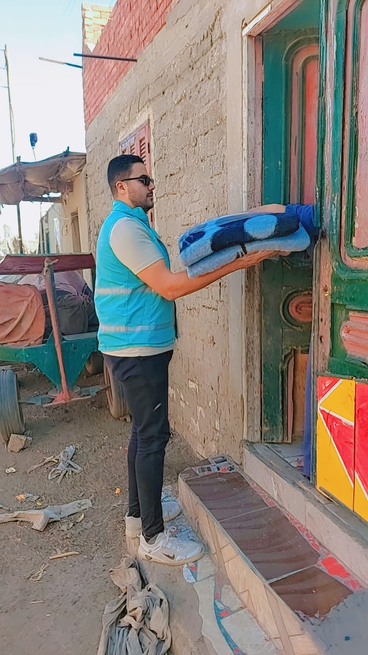 صناع الخير تكثف جهودها في مبادرة «صناع الدفا» لتوزيع البطاطين على الأولى بالرعاية