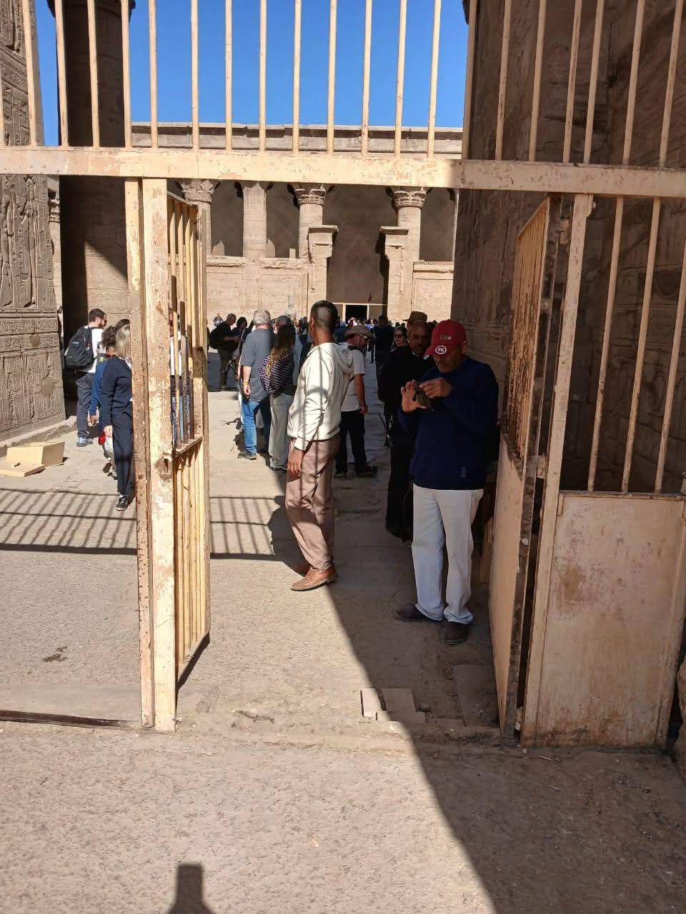 فتح أبواب جانبية بمعبد إدفو مواجهة كثافات الموسم السياحي