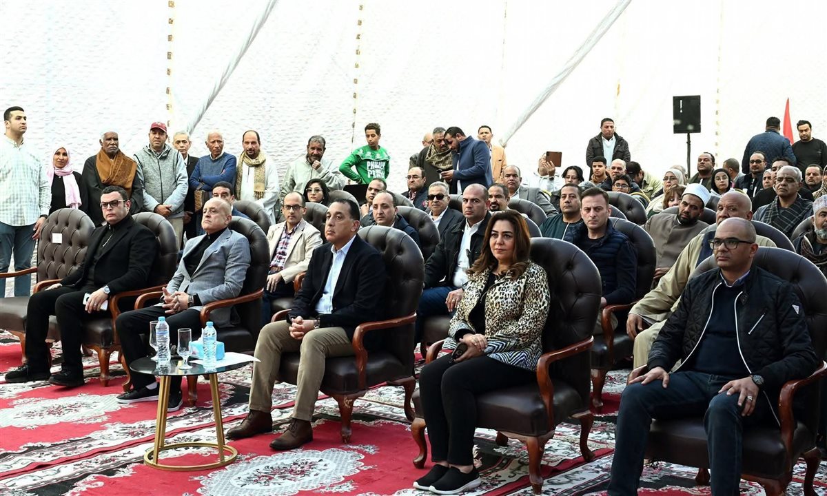 رئيس الوزراء يسلم وحدات إسكان الطود بالأقصر
