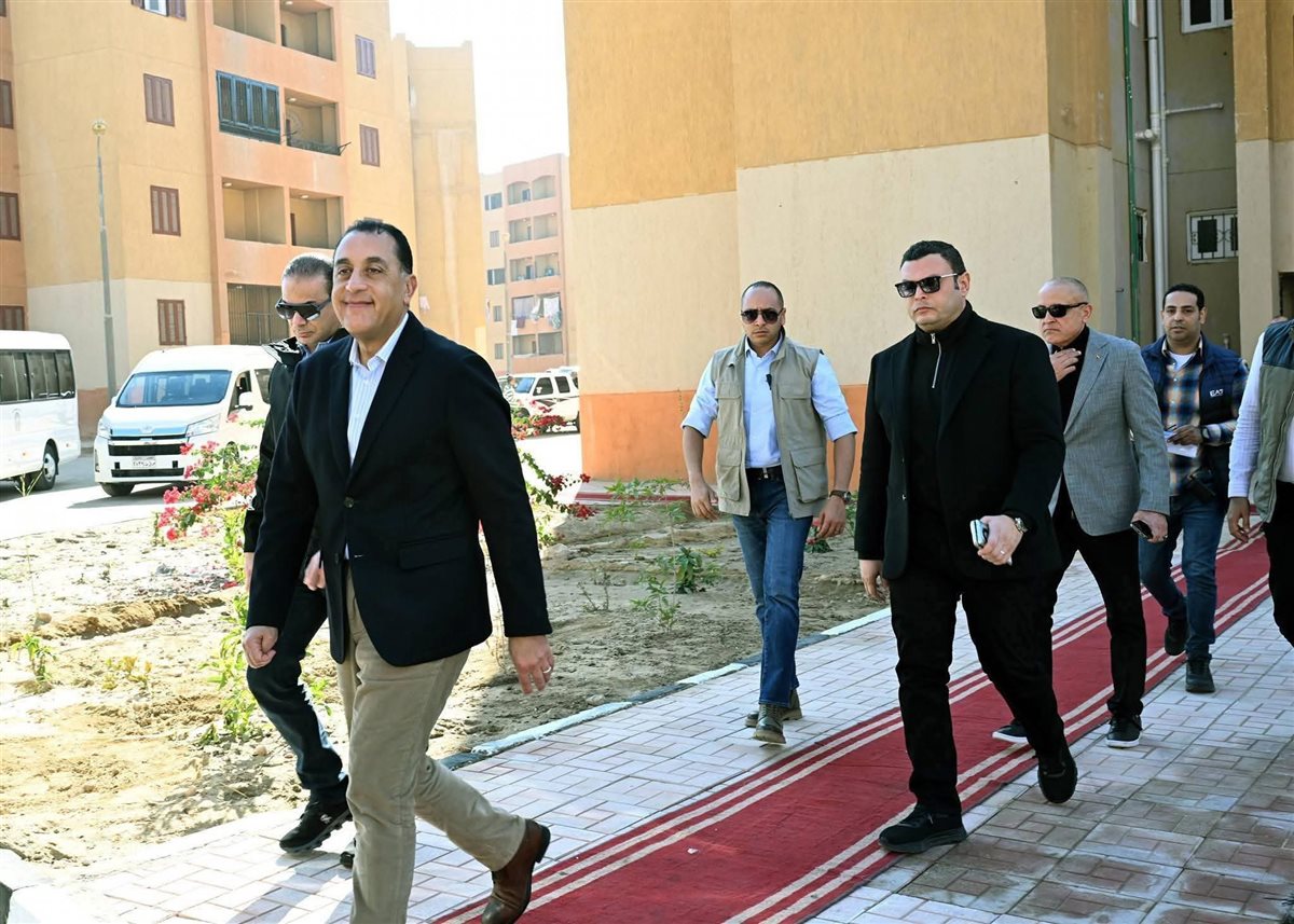 رئيس الوزراء يسلم وحدات إسكان الطود بالأقصر