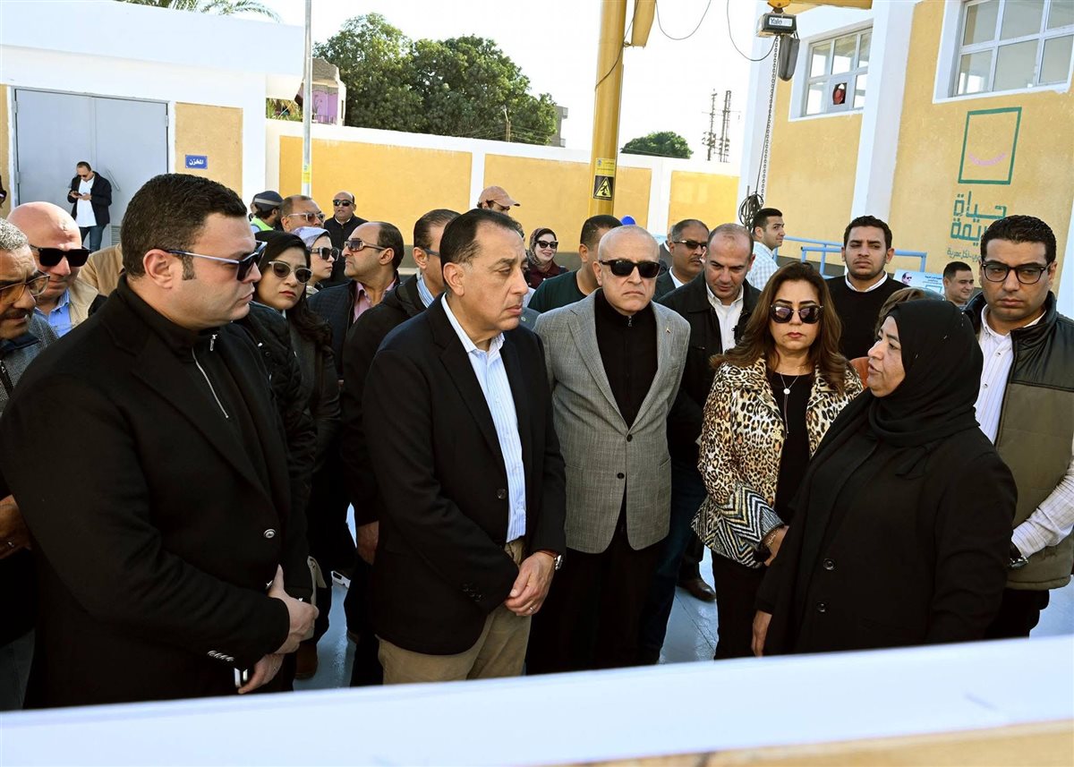 رئيس الوزراء يتفقد محطة صرف الرياينة بالأقصر