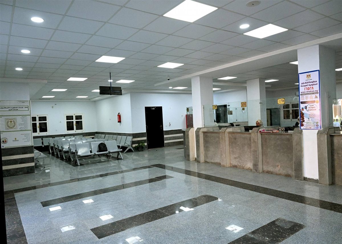 رئيس الوزراء يتفقد مجمع خدمات الرياينة