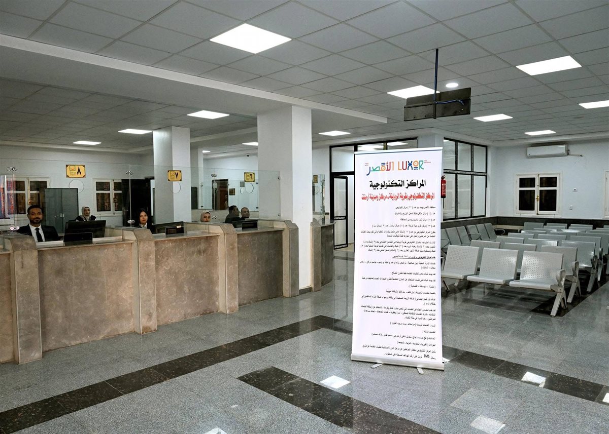 رئيس الوزراء يتفقد مجمع خدمات الرياينة