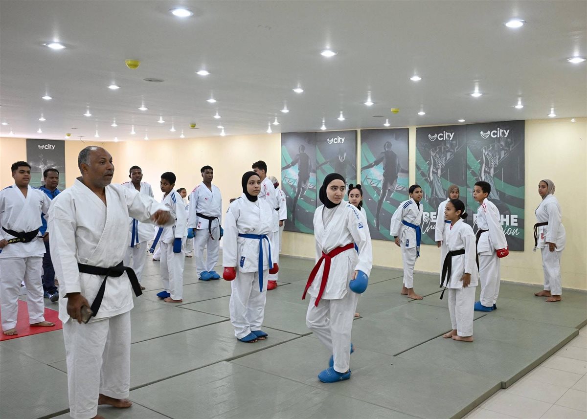 جولة رئيس الوزراء بالحمام الأولمبي