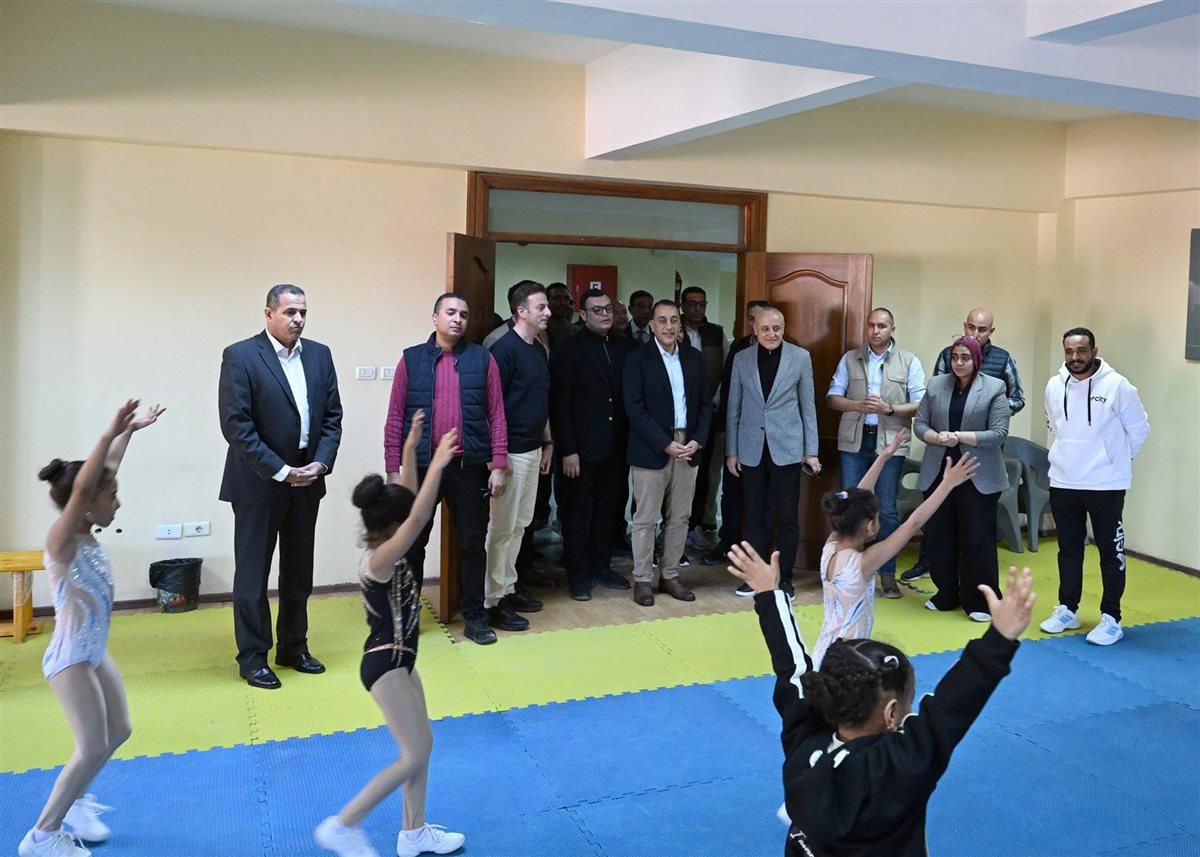 جولة رئيس الوزراء بالحمام الأولمبي