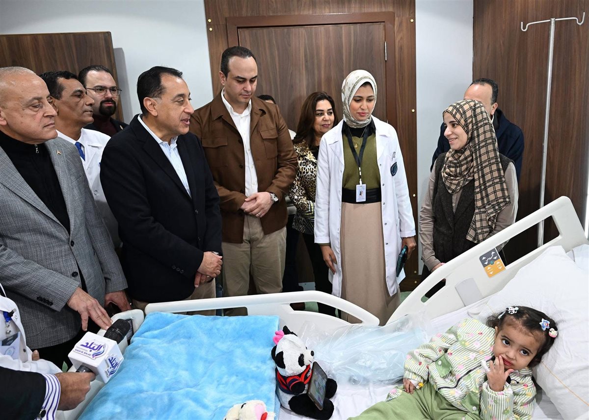 رئيس الوزراء يتابع حالة طفلة بمستشفى الكرنك الدولي بالأقصر