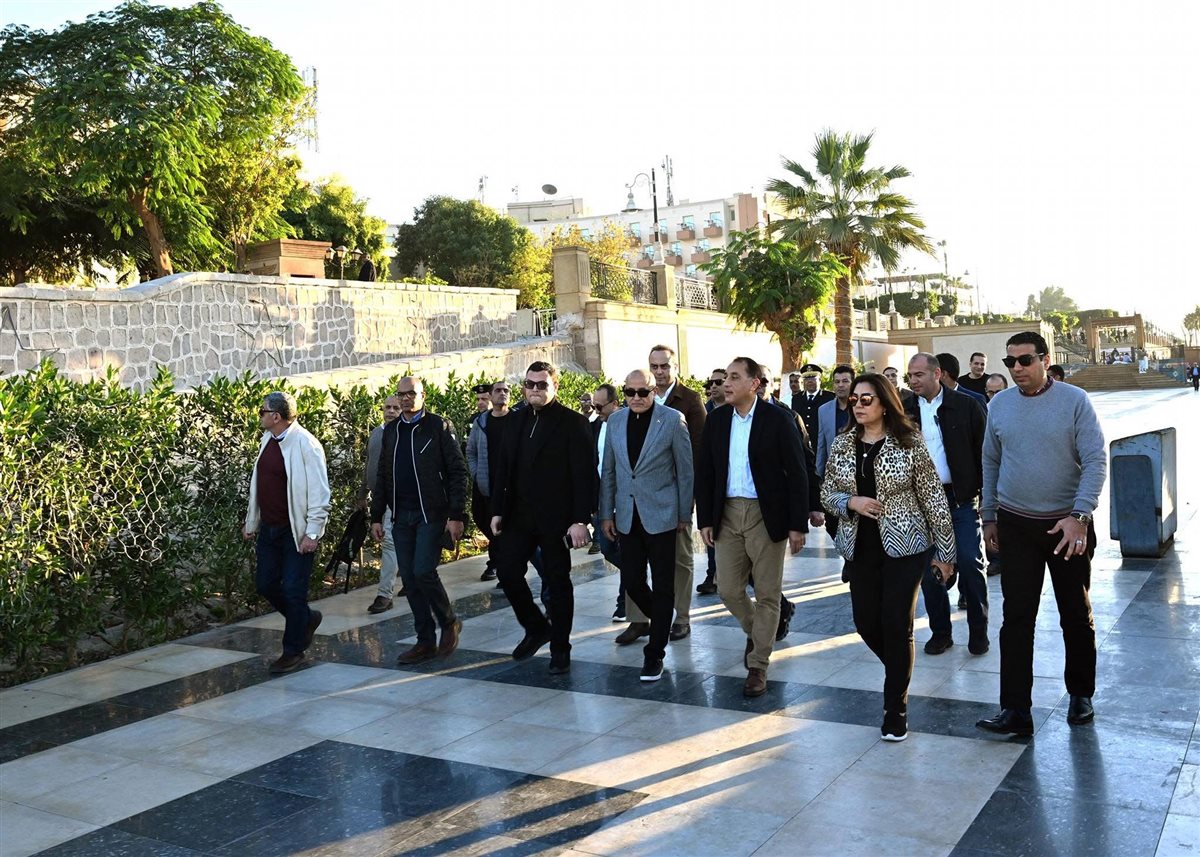 جولة رئيس الوزراء بكورنيش الأقصر