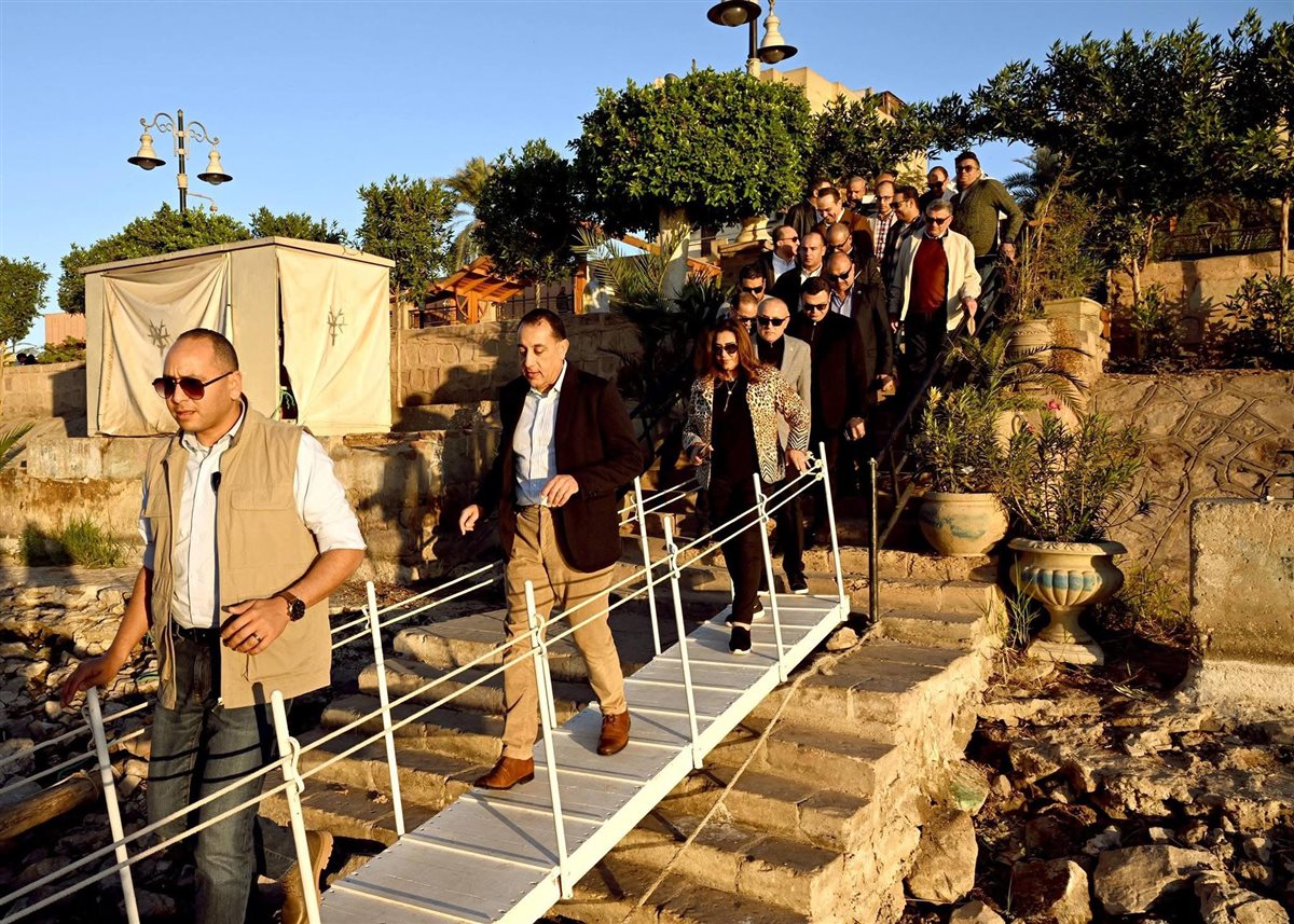 جولة رئيس الوزراء بكورنيش الأقصر