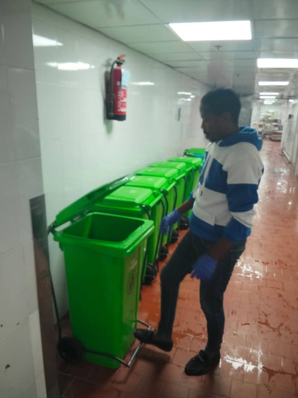 جانب من الحملة علي الفنادق 