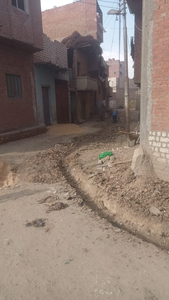 مياه الفيوم تستجيب فوراً لشكوى بقرية منية الحيط بمركز إطسا وتبدأ بتغيير خط مياه الشرب