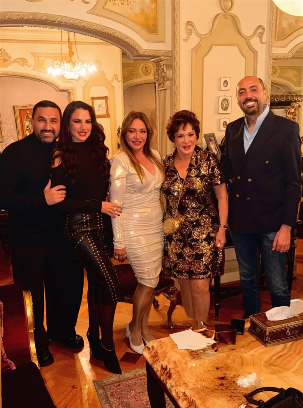 إلهام شاهين تحتفل بعيد ميلادها رفقة نجوم الفن