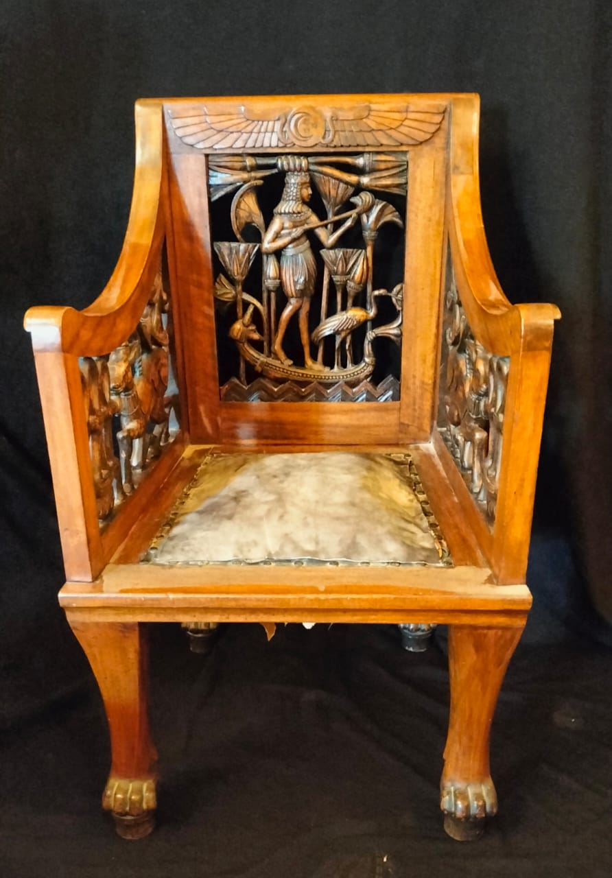 القطع الأثرية النادرة المختارة